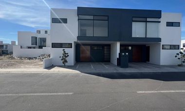 ESPECTACULAR CASA NUEVA EN RENTA EN ZEN LIFE II