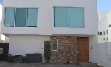 RENTO CASA AMUEBLADA IMPECABLE EN FRACC. EL REFUGIO