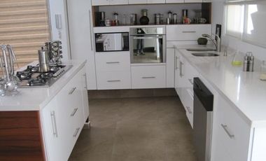RENTO CASA AMUEBLADA IMPECABLE EN FRACC. EL REFUGIO