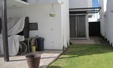 RENTO CASA AMUEBLADA IMPECABLE EN FRACC. EL REFUGIO