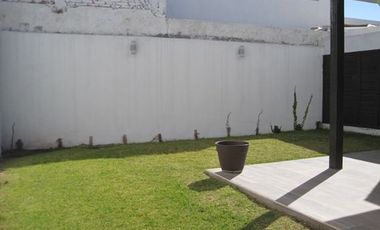 RENTO CASA AMUEBLADA IMPECABLE EN FRACC. EL REFUGIO