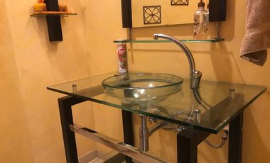 Casa de alquiler amoblada en Samborondón, frente al Lago, 4 dormitorios.