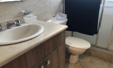 Casa de alquiler amoblada en Samborondón, frente al Lago, 4 dormitorios.