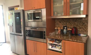 Casa de alquiler amoblada en Samborondón, frente al Lago, 4 dormitorios.