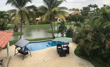 Casa de alquiler amoblada en Samborondón, frente al Lago, 4 dormitorios.