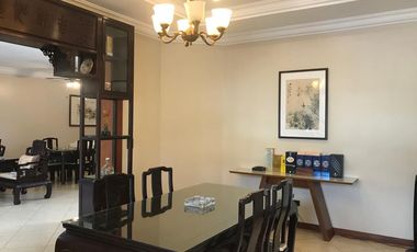 Casa de alquiler amoblada en Samborondón, frente al Lago, 4 dormitorios.