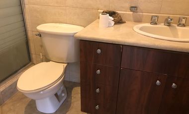 Casa de alquiler amoblada en Samborondón, frente al Lago, 4 dormitorios.