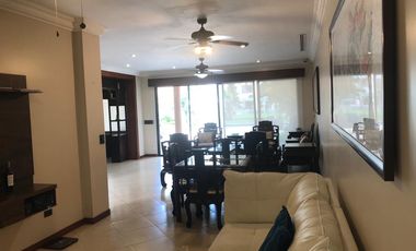 Casa de alquiler amoblada en Samborondón, frente al Lago, 4 dormitorios.