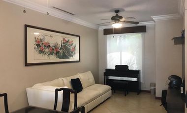 Casa de alquiler amoblada en Samborondón, frente al Lago, 4 dormitorios.