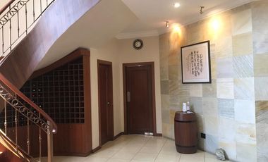 Casa de alquiler amoblada en Samborondón, frente al Lago, 4 dormitorios.