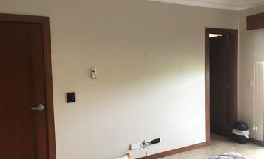 Casa de alquiler amoblada en Samborondón, frente al Lago, 4 dormitorios.