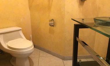 Casa de alquiler amoblada en Samborondón, frente al Lago, 4 dormitorios.