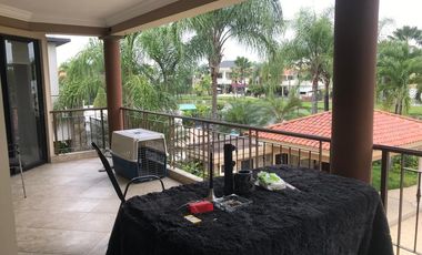 Casa de alquiler amoblada en Samborondón, frente al Lago, 4 dormitorios.