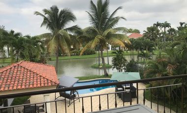 Casa de alquiler amoblada en Samborondón, frente al Lago, 4 dormitorios.