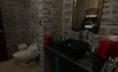 AMPLIA CASA EN VENTA CON DOS PISCINAS- LOMA LINDA I - PIURA