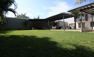 AMPLIA CASA EN VENTA CON DOS PISCINAS- LOMA LINDA I - PIURA