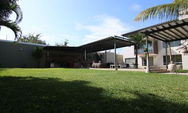 AMPLIA CASA EN VENTA CON DOS PISCINAS- LOMA LINDA I - PIURA