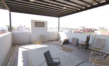 AMPLIA CASA EN VENTA CON DOS PISCINAS- LOMA LINDA I - PIURA