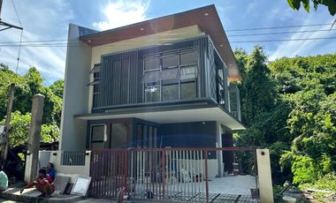 FOR SALE 2 STOREY 3 BEDROOMS WITH BASEMENT WITH 2 CARPORT IN GREEN VILLE HEIGHTS CONSOLACION CEBU