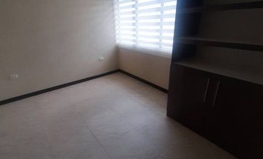 Departamento de Venta en Avenida Doce de Octubre, Cuenca, Ecuador