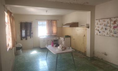 CASA EN VENTA DE SILLAR EN LAMPAZOS NUEVO LEON.......son la fachada amarilla y la marron es toda la casa