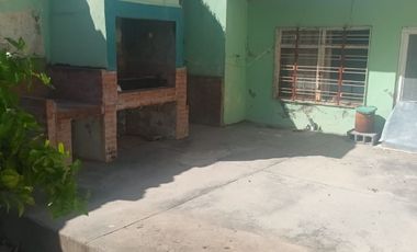 CASA EN VENTA DE SILLAR EN LAMPAZOS NUEVO LEON.......son la fachada amarilla y la marron es toda la casa