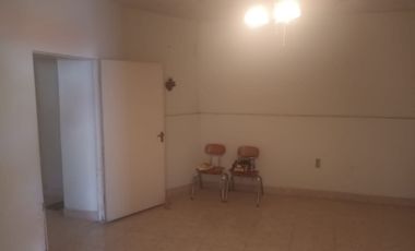 CASA EN VENTA DE SILLAR EN LAMPAZOS NUEVO LEON.......son la fachada amarilla y la marron es toda la casa