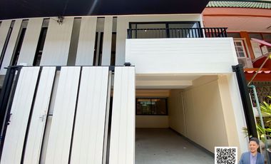 Townhome newly renovated throughout the house, Pridi 14 Sukhumvit 71, priced at just 8.9 million baht.