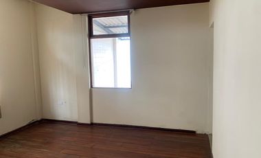 GUILLERMO MORALES vende casa esquinera en Latacunga. Precio de oportunidad. $180.000