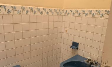 GUILLERMO MORALES vende casa esquinera en Latacunga. Precio de oportunidad. $180.000