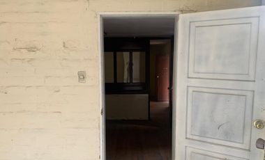 GUILLERMO MORALES vende casa esquinera en Latacunga. Precio de oportunidad. $180.000