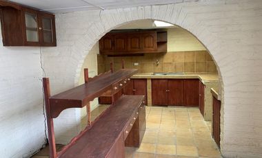 GUILLERMO MORALES vende casa esquinera en Latacunga. Precio de oportunidad. $180.000