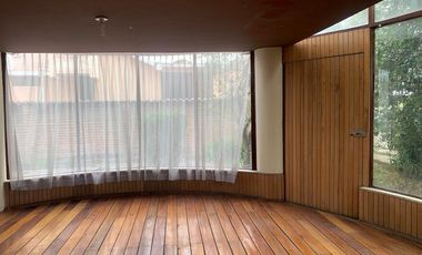 GUILLERMO MORALES vende casa esquinera en Latacunga. Precio de oportunidad. $180.000