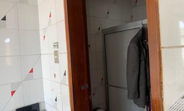GUILLERMO MORALES vende casa esquinera en Latacunga. Precio de oportunidad. $180.000