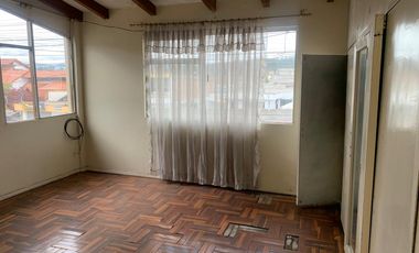 GUILLERMO MORALES vende casa esquinera en Latacunga. Precio de oportunidad. $180.000