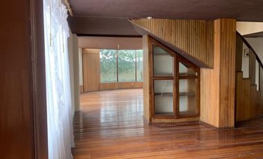 GUILLERMO MORALES vende casa esquinera en Latacunga. Precio de oportunidad. $180.000