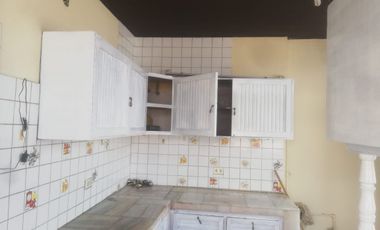 GUILLERMO MORALES vende casa esquinera en Latacunga. Precio de oportunidad. $180.000