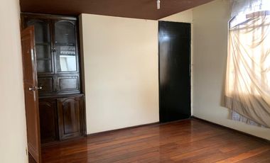 GUILLERMO MORALES vende casa esquinera en Latacunga. Precio de oportunidad. $180.000