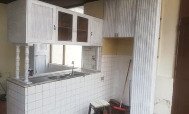 GUILLERMO MORALES vende casa esquinera en Latacunga. Precio de oportunidad. $180.000