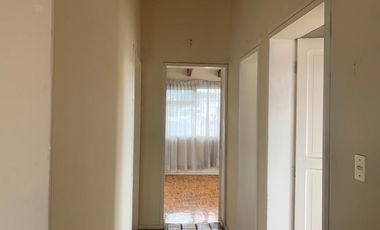 GUILLERMO MORALES vende casa esquinera en Latacunga. Precio de oportunidad. $180.000