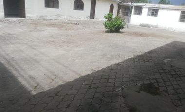 GUILLERMO MORALES vende casa esquinera en Latacunga. Precio de oportunidad. $180.000