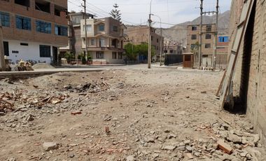 VENTA TERRENO ATE URB. REAL STA CLARA INGRESANDO POR PISTA NUEVA 251M2