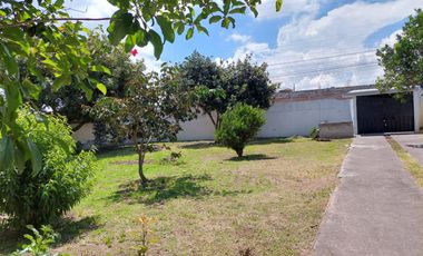 Vendo Terreno 1000 m² Independiente con Casa de Una Planta en Calderón