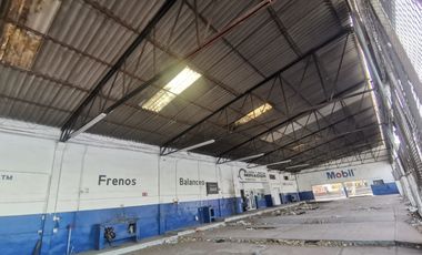 VENTA DE LOCAL EN CALLE PRINCIPAL CABECERA DE MANZANA CON 3 FRENTES