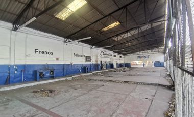 VENTA DE LOCAL EN CALLE PRINCIPAL CABECERA DE MANZANA CON 3 FRENTES