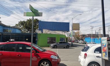 VENTA DE LOCAL EN CALLE PRINCIPAL CABECERA DE MANZANA CON 3 FRENTES