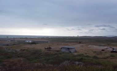 En venta terreno de 10,500 m2 al pie del mar en Engabao en Playas. (JP)