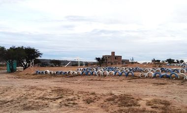 Bonita casa campestre de una planta, con amplio jardín y acabados muy agradables.