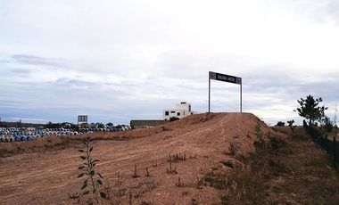 Bonita casa campestre de una planta, con amplio jardín y acabados muy agradables.