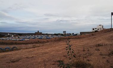 Bonita casa campestre de una planta, con amplio jardín y acabados muy agradables.